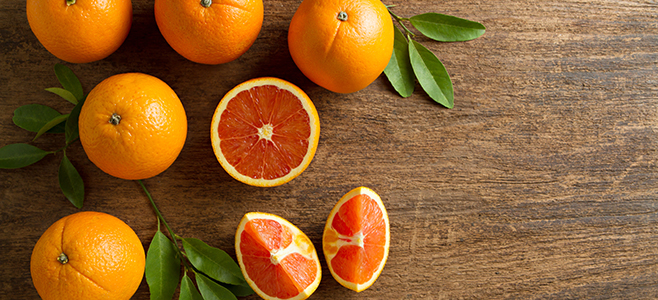 cara cara oranges wooden background